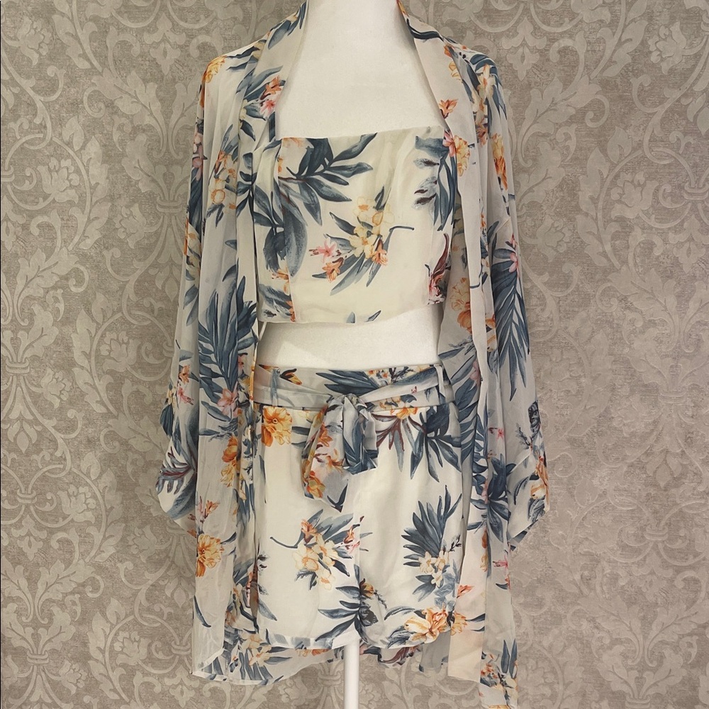 Fashion Nova Floral Two-Piece Set - Cream and Blue